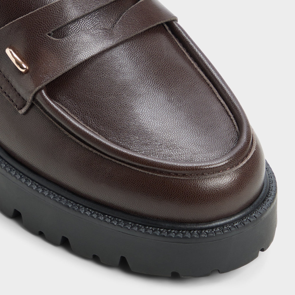 Gros plan de la Brun foncé Lindie Mocassin