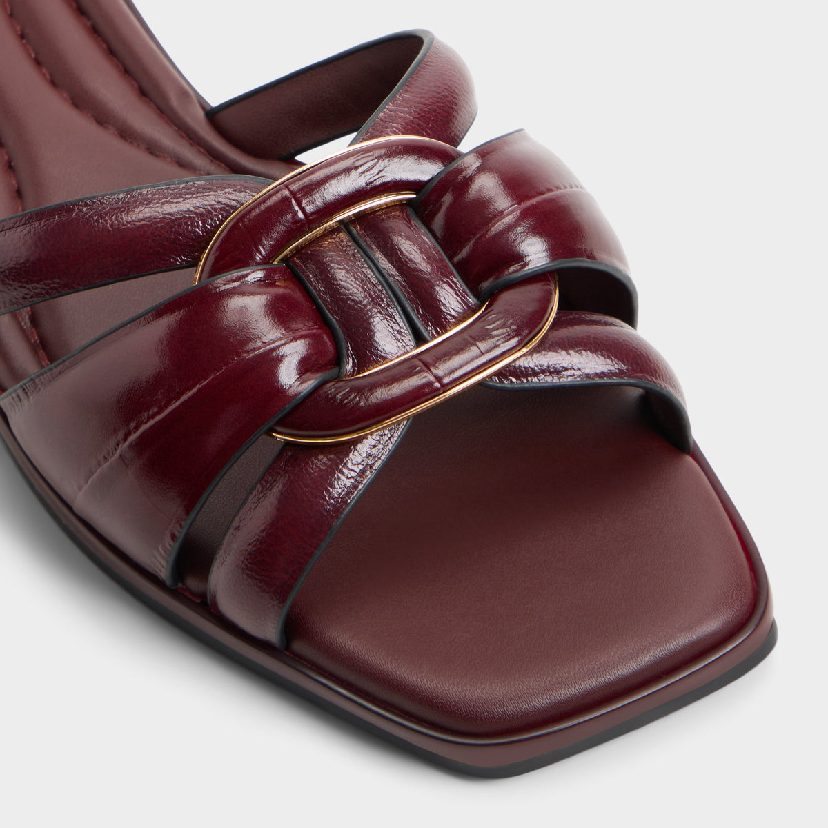 Close-up of the Bordo Yesenia
