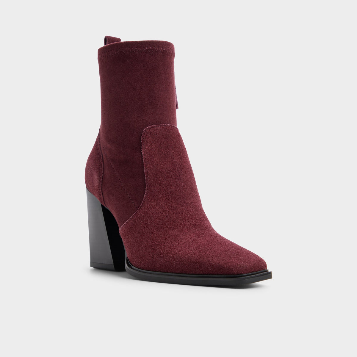 Angle de trois quarts de la face avant de Bordo Ganinio Block heel ankle boot