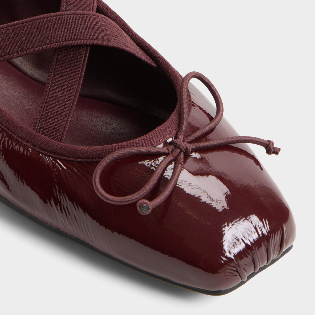Close-up of the Dark red Olllie Ballet flat