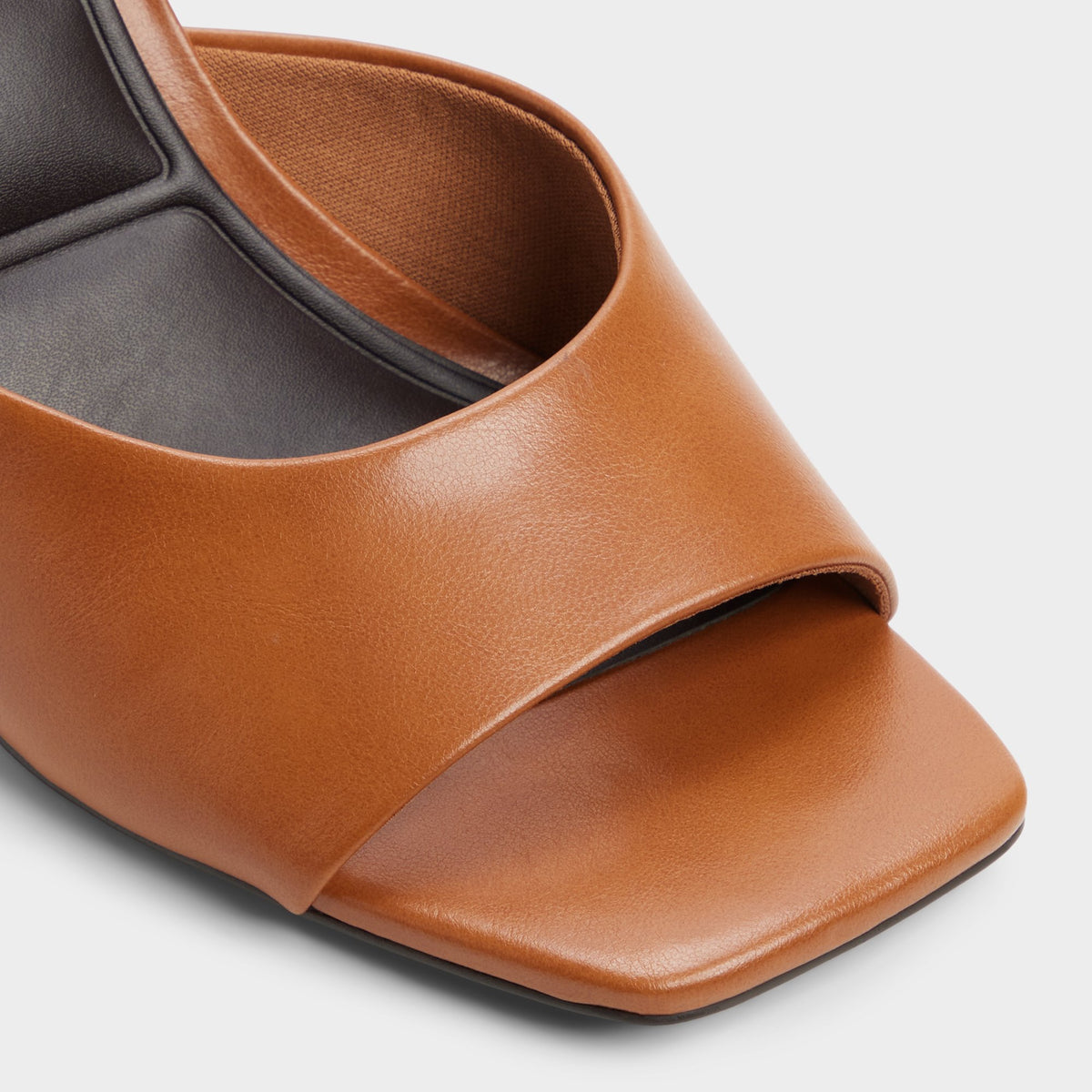 Close-up of the Tan Eleonie Heeled mule
