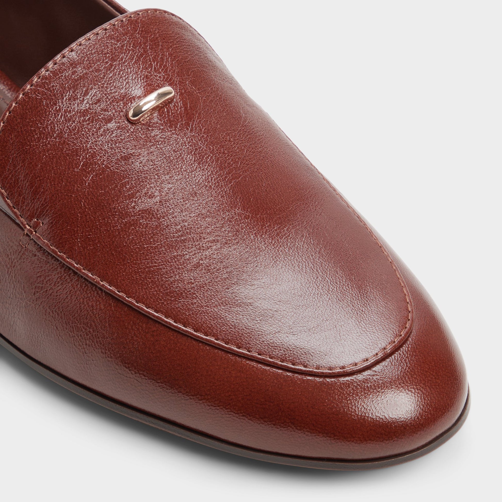 Close-up of the Medium brown Daphia Loafer
