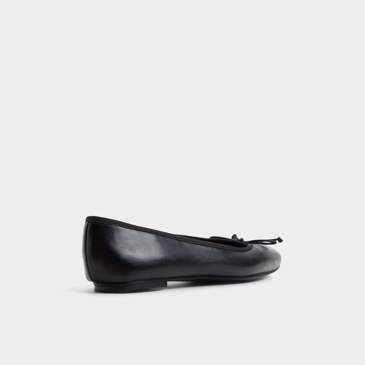 Angle de trois quarts de l'arrière de Noir Olllie Ballerine