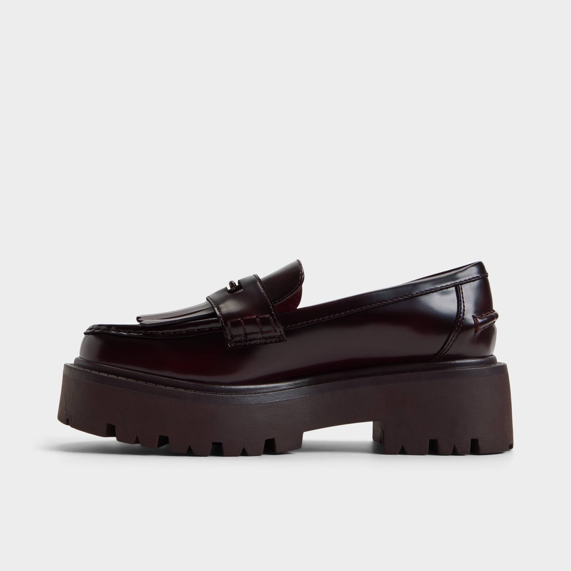 Side view of Bordo Oneamar Loafer