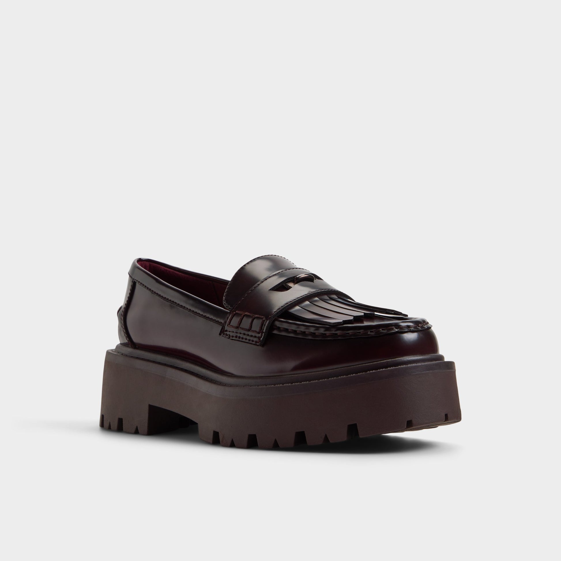 Three-quarter angle of Bordo Oneamar Loafer's front side