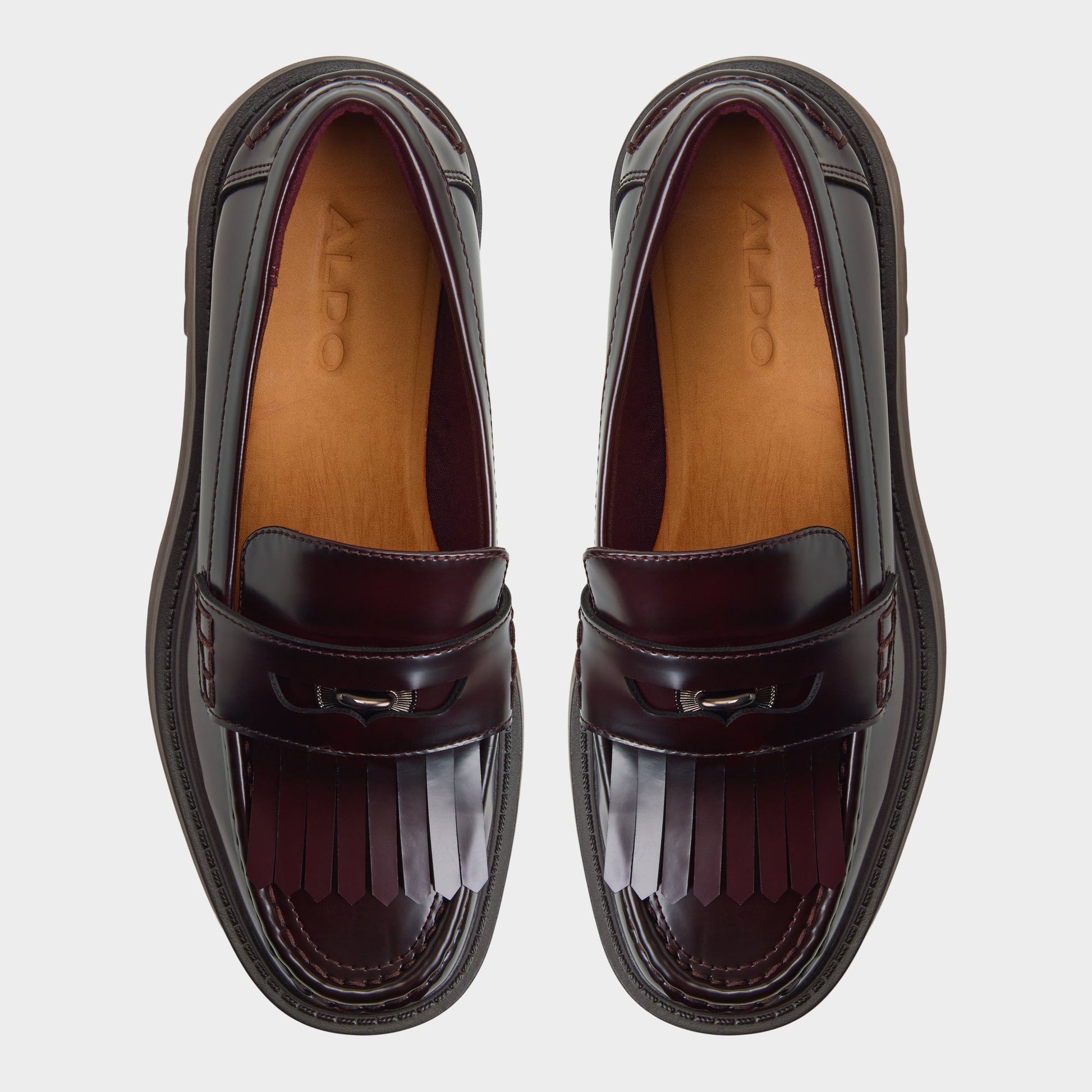 Top-down view of the Bordo Oneamar Loafer