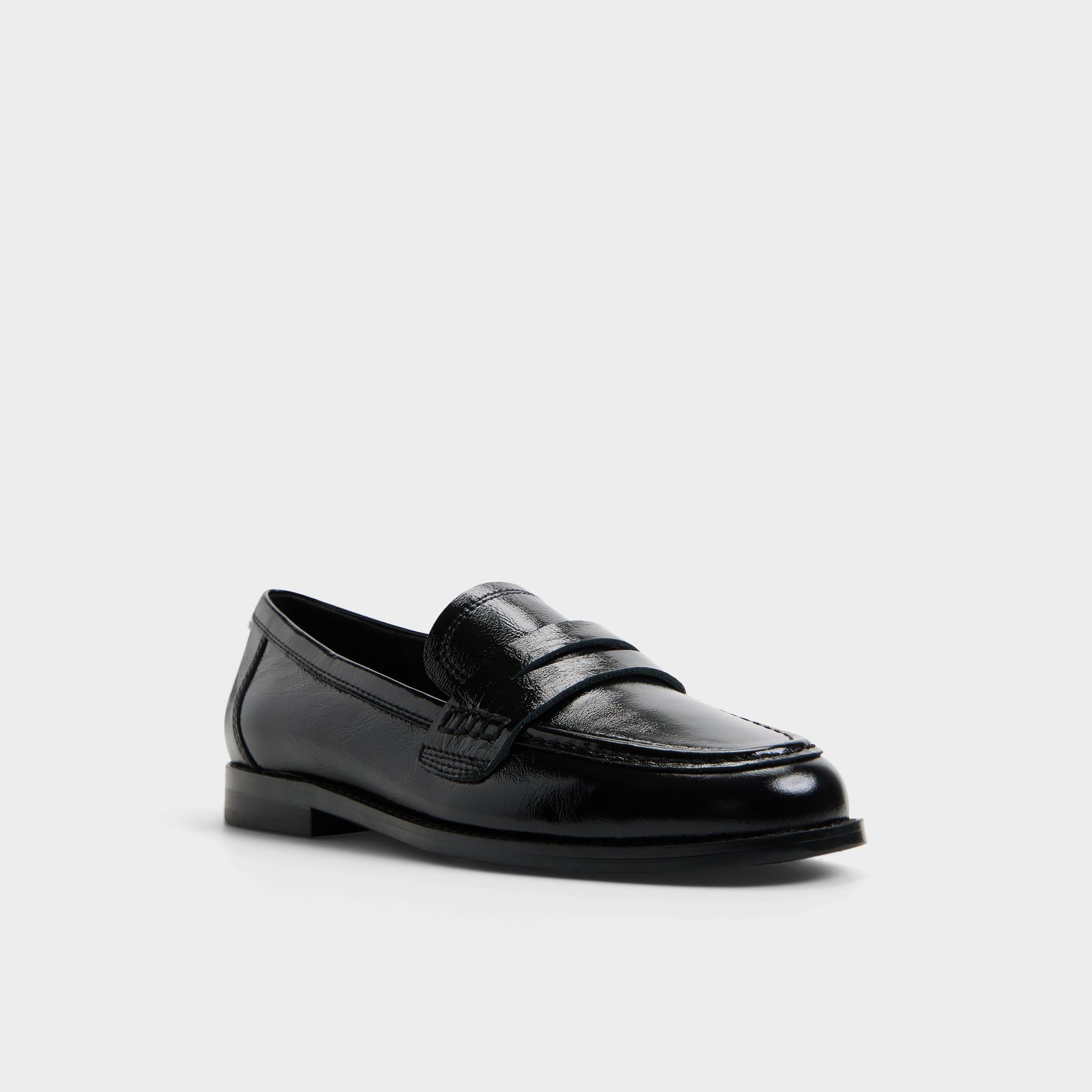 Angle de trois quarts de la face avant de Noir Genoa Mocassin