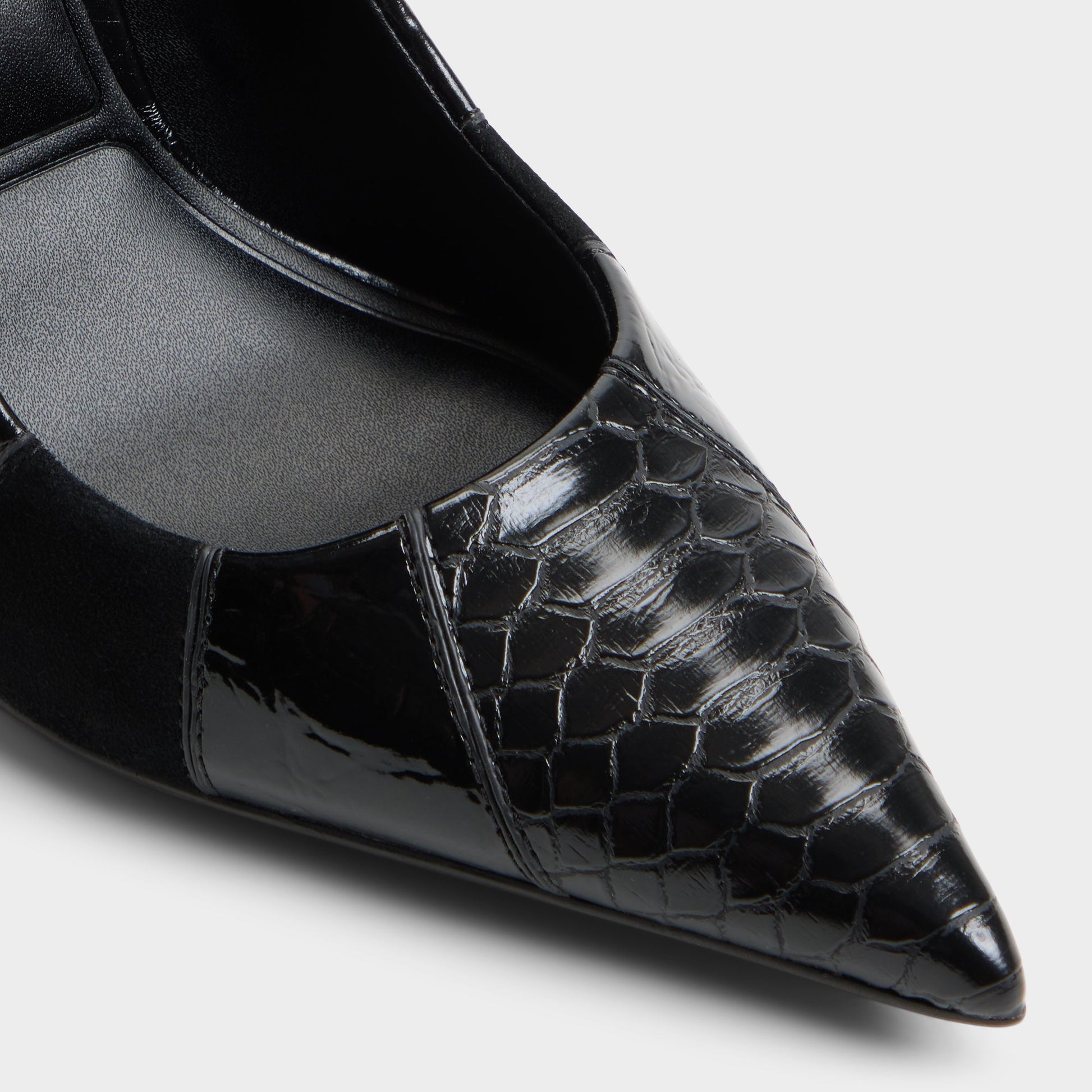 Close-up of the Black Stasyamix Pump
