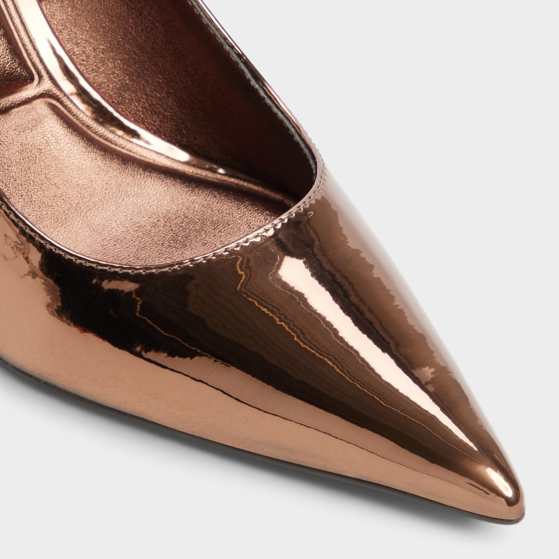 Close-up of the Dark brown Syliaah Slingback high heel
