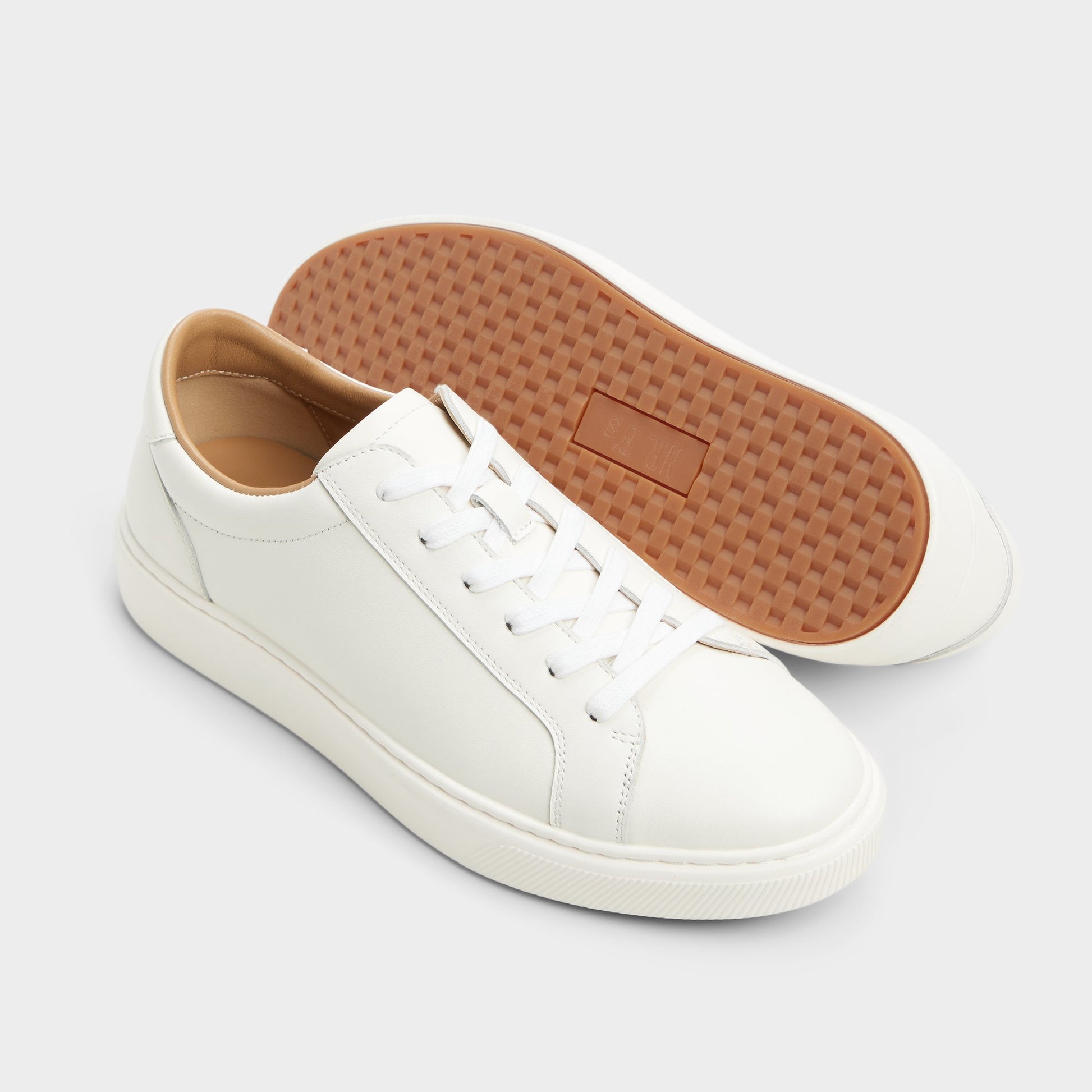 Close-up of the White Garett Low top sneaker