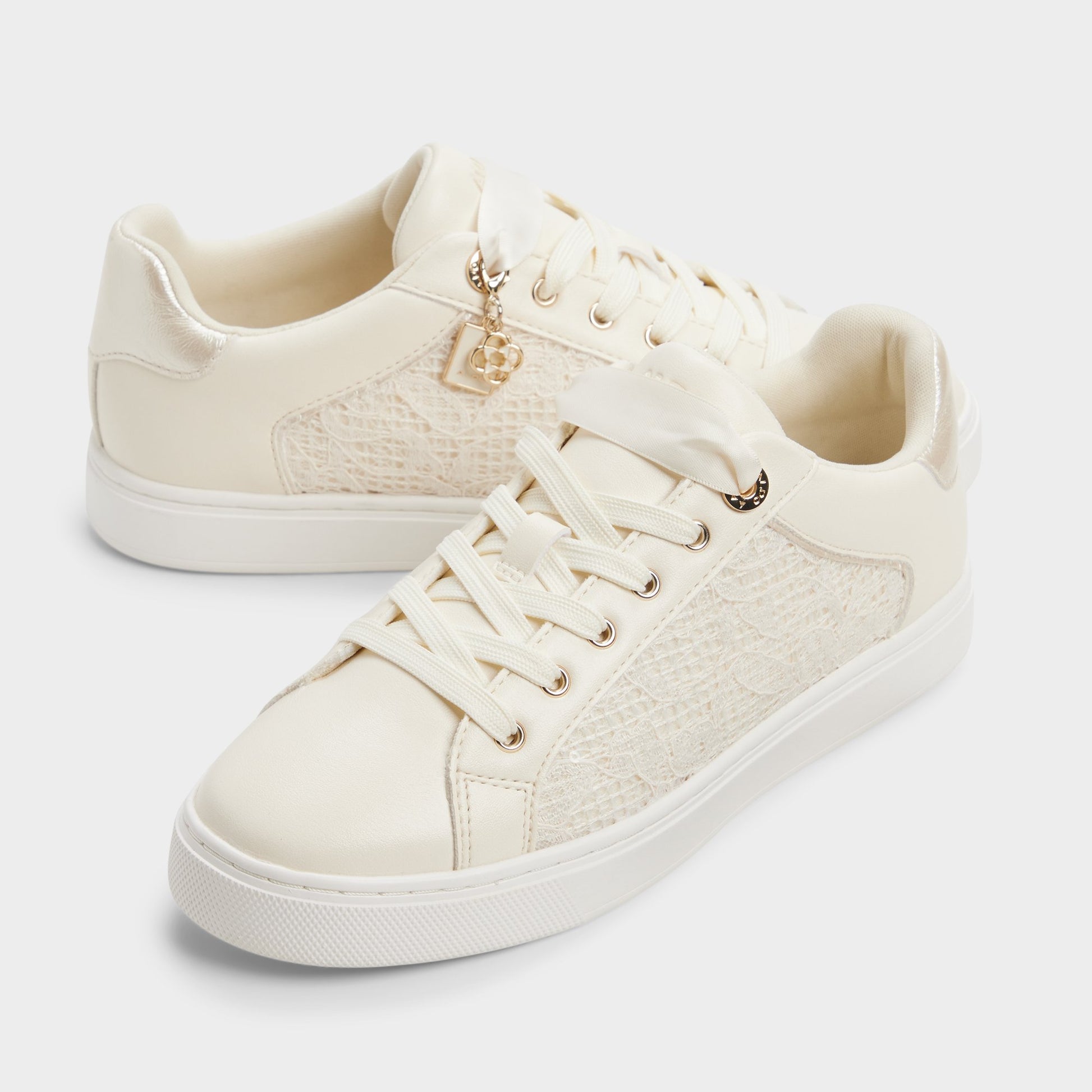 Highlighted view of a pair of Other white Elgata Sneakers