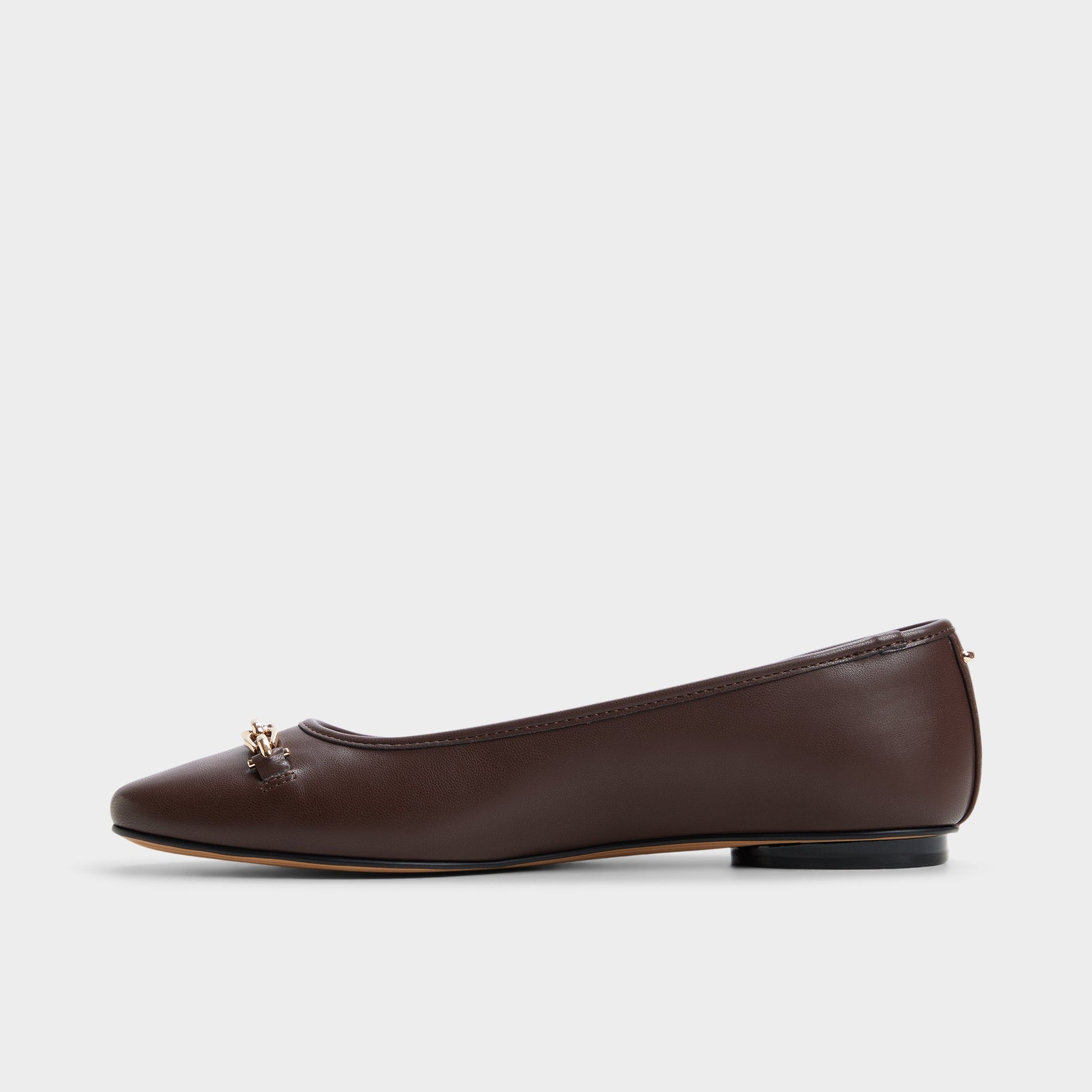 Vue latérale de Brun foncé Krishella Ballerine