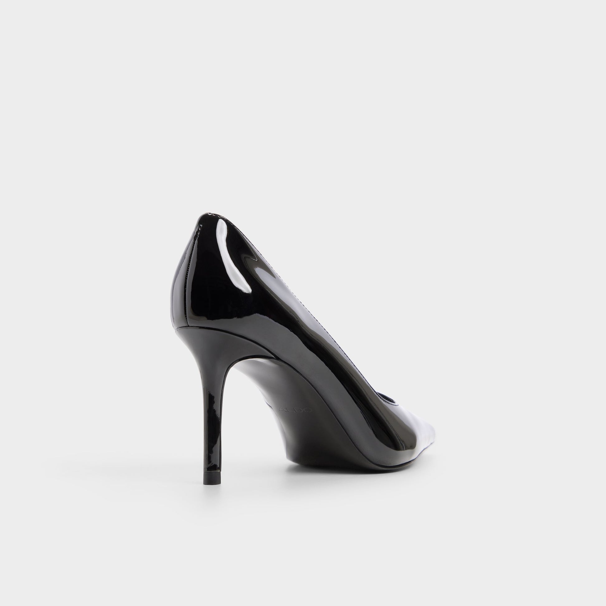 Angle de trois quarts de l'arrière de Autre noir Somaya Escarpin