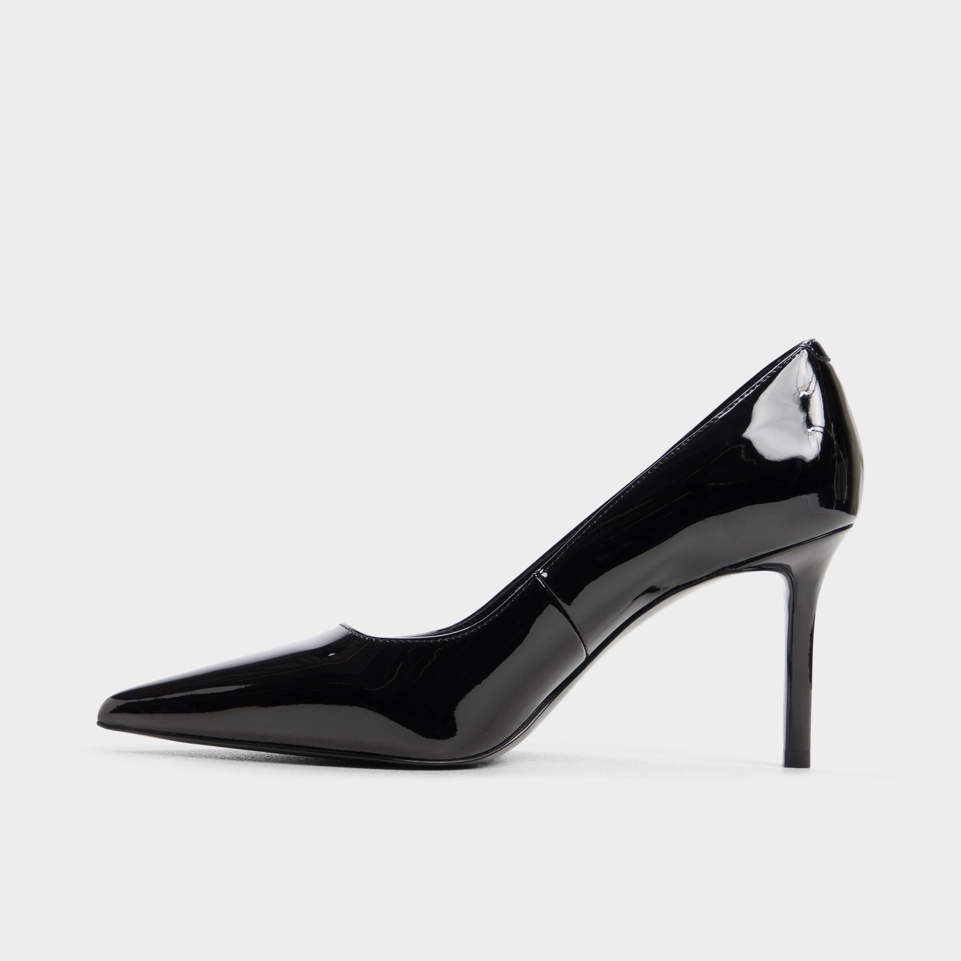 Vue latérale de Autre noir Somaya Escarpin