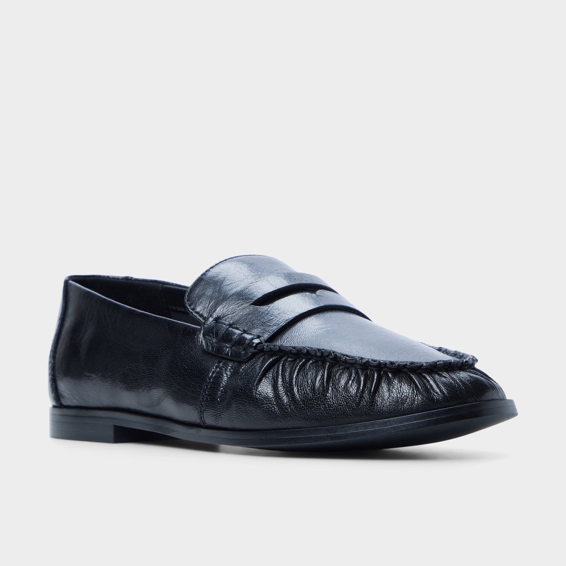 Three-quarter angle of Black Veviane Loafer's back side