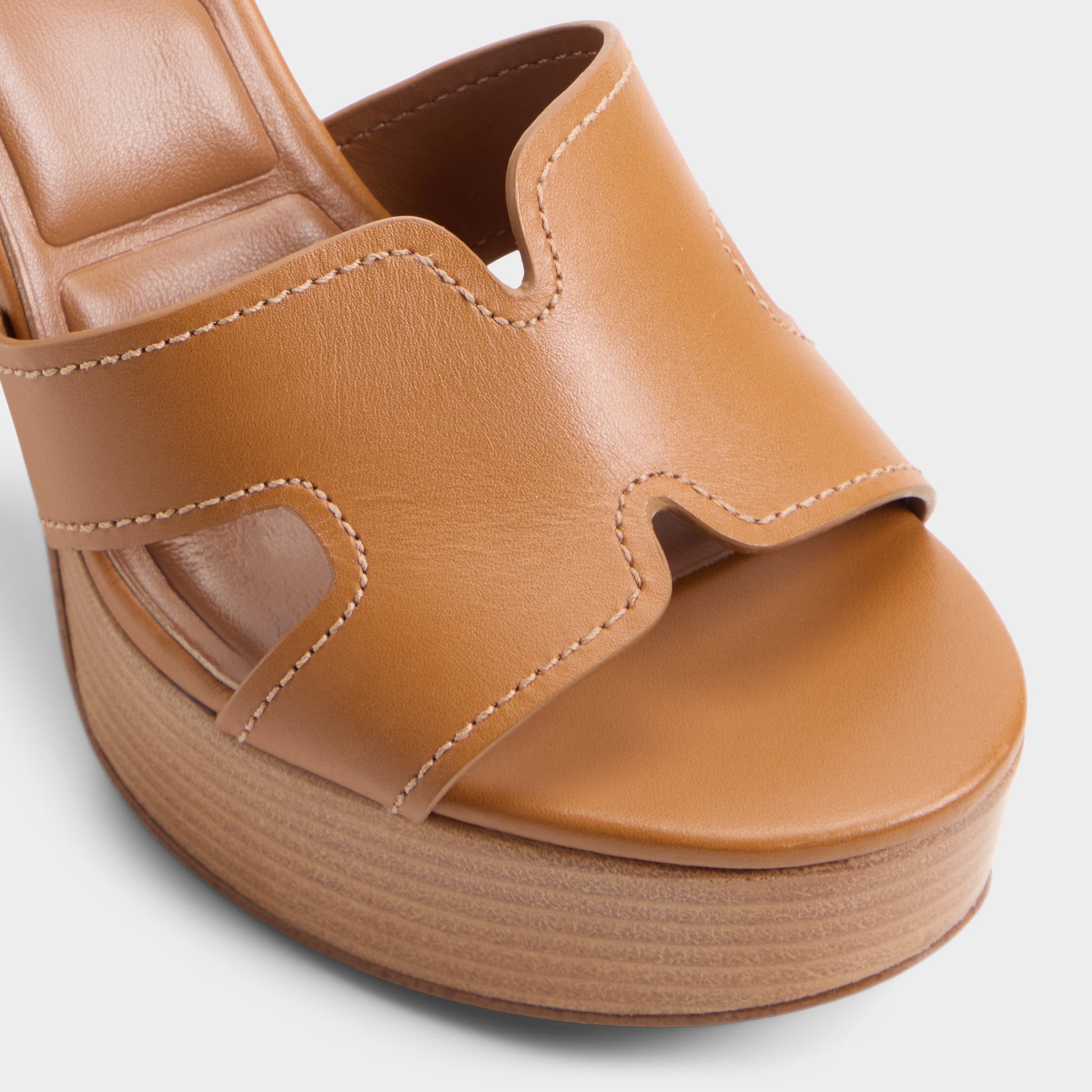 Close-up of the Medium brown Itplatform Heeled mule