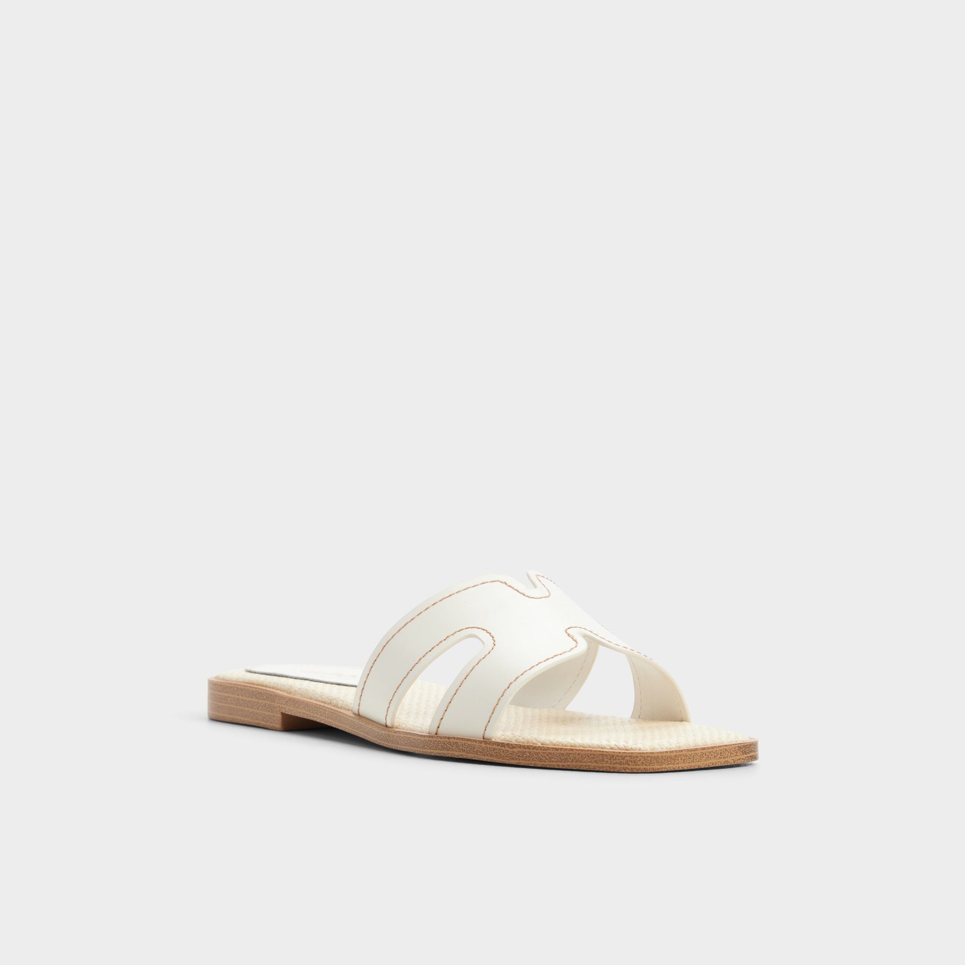 Three-quarter angle of White/bone Itsandalb 's front side