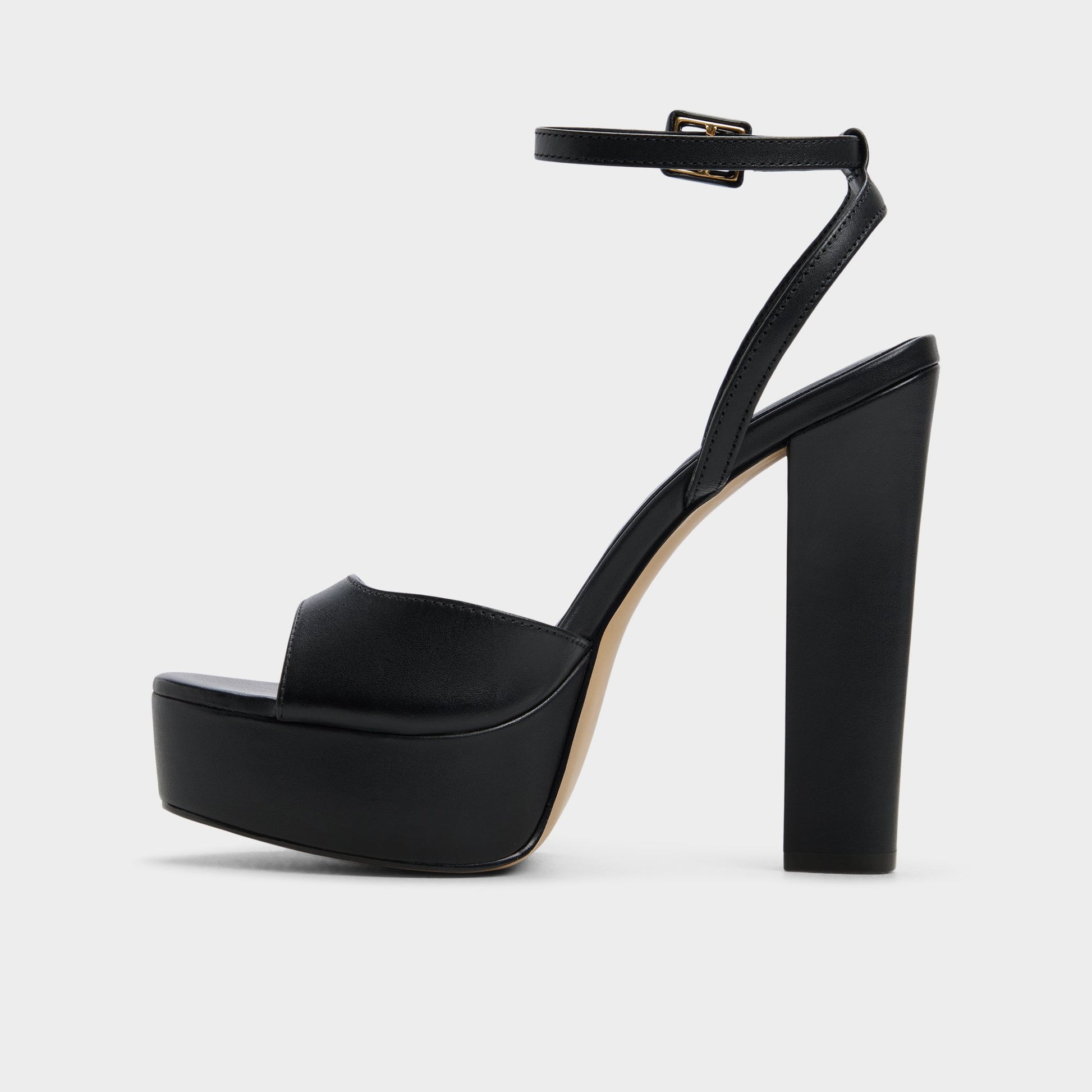 Side view of Black Carah