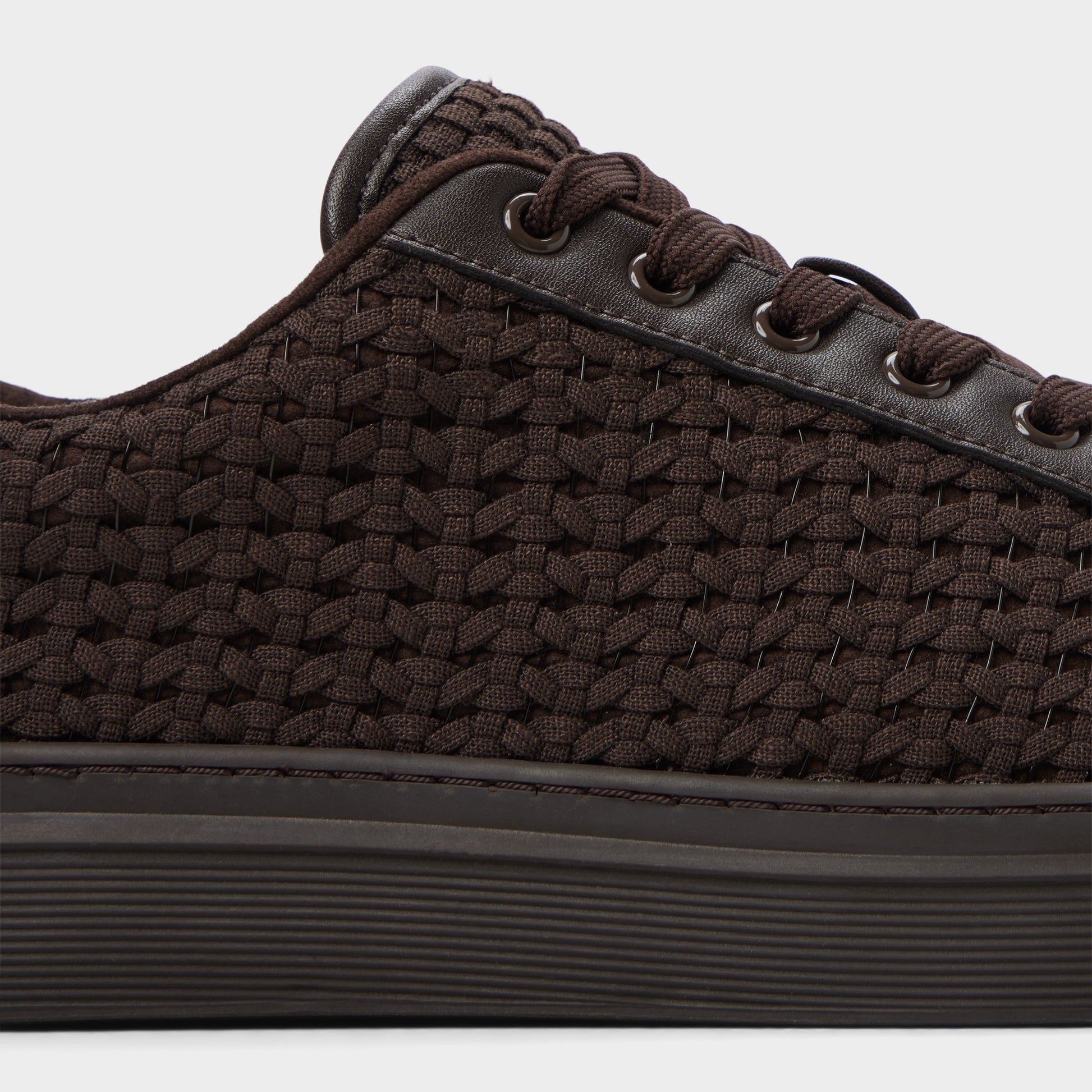 Close-up of the Brown Carsen Low top sneaker