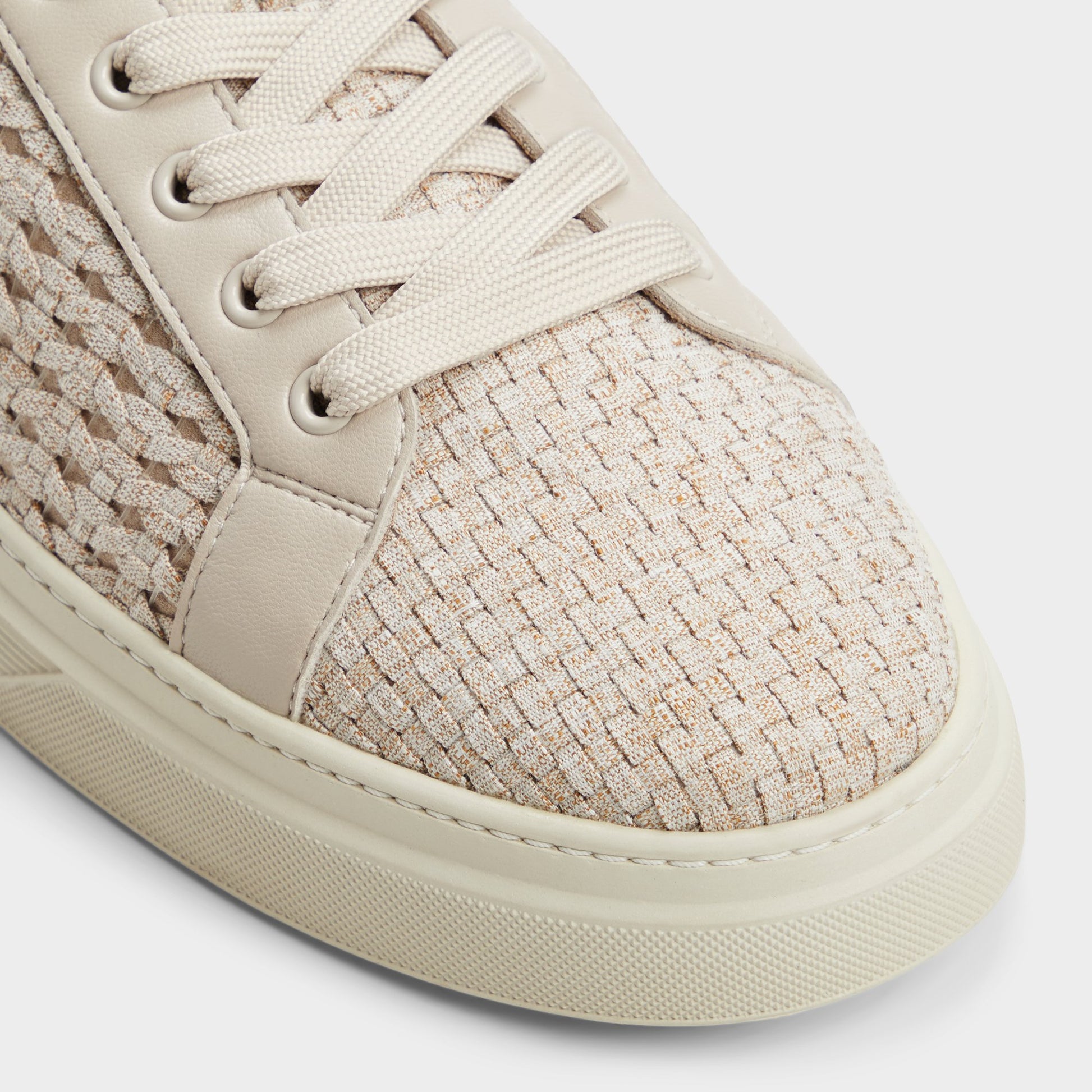 Close-up of the Taupe Carsen Low top sneaker