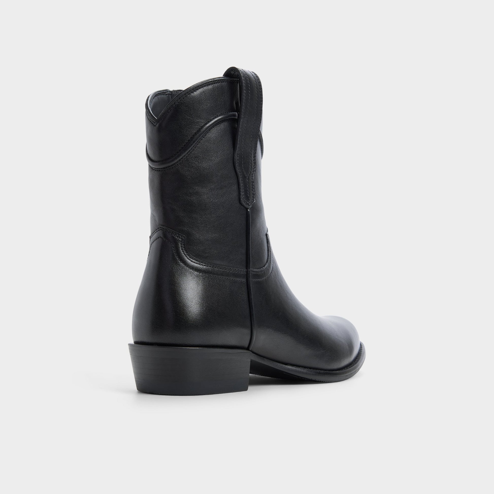 Angle de trois quarts de l'arrière de Noir Wylie Botte western