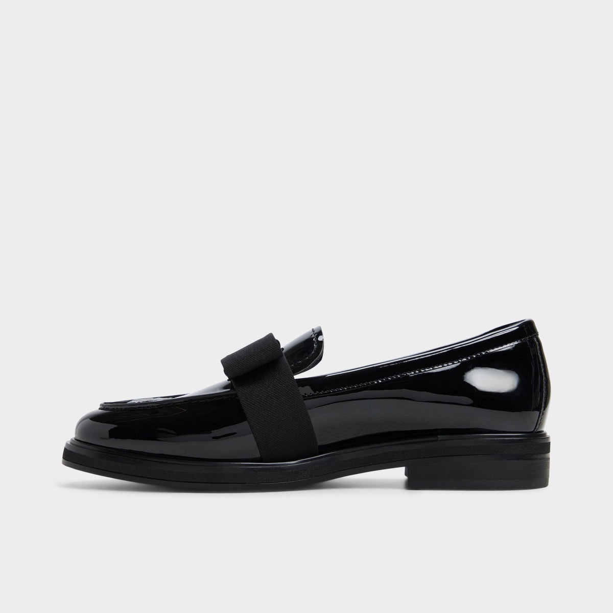 Side view of Open black Bissom