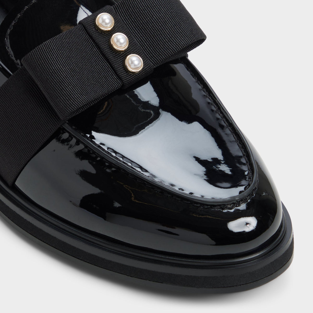 Close-up of the Open black Bissom
