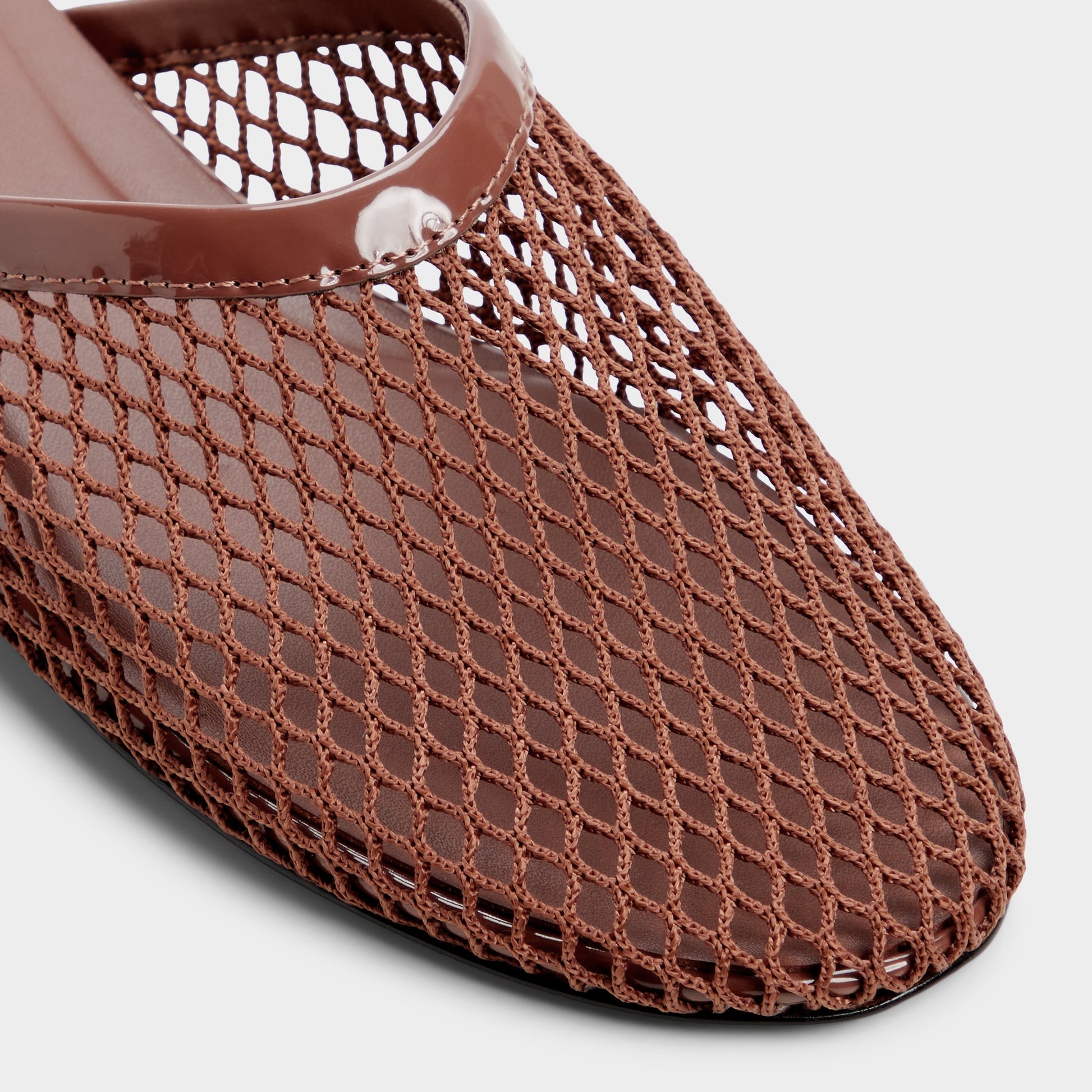 Close-up of the Tan Ain Mule