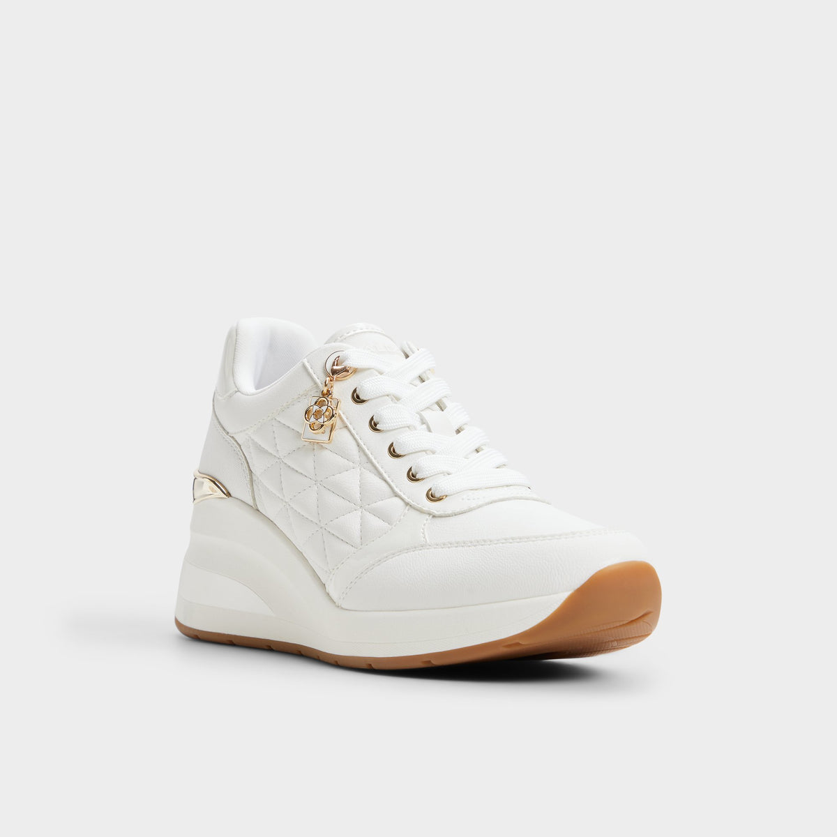 Three-quarter angle of White Cambaya-in 's front side