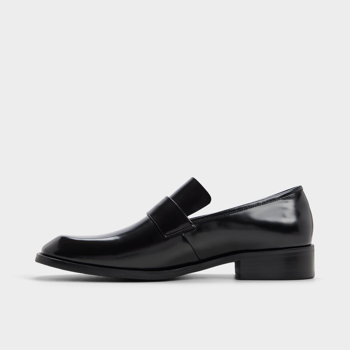 Side view of Black Theodor-in