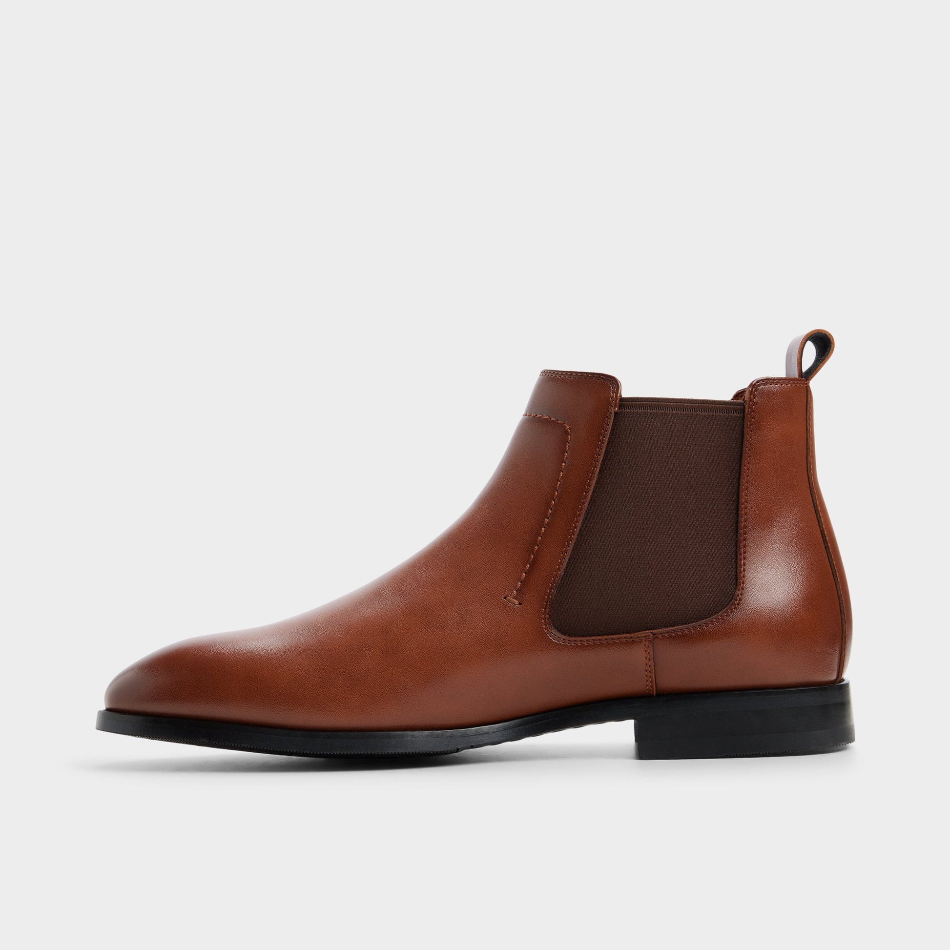 Side view of Cognac Berny Chelsea boot