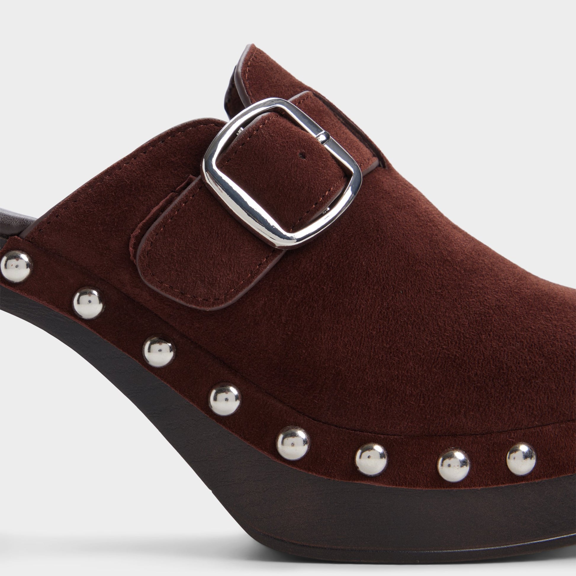 Close-up of the Dark brown Miloria Mule