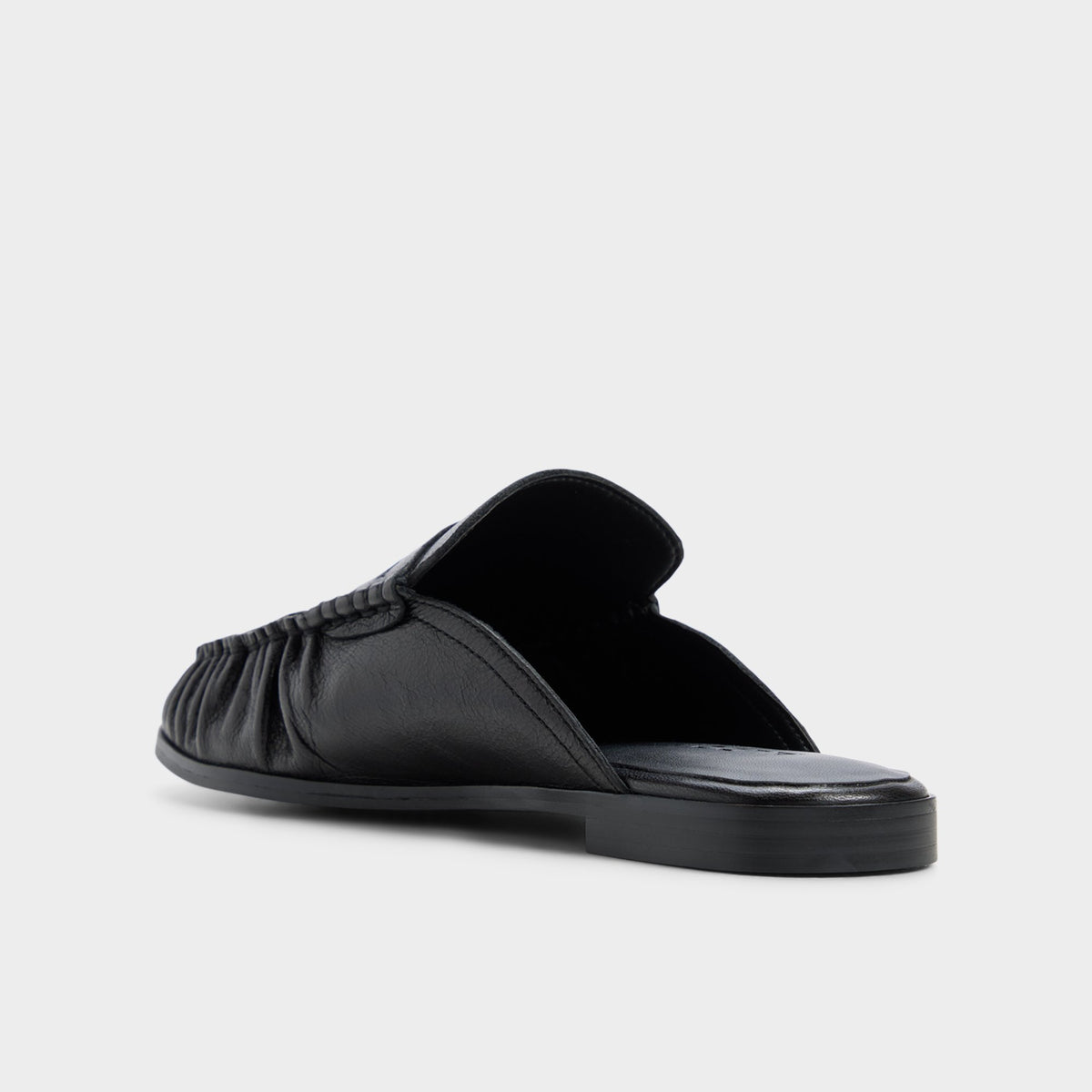 Side view of Black Hildinna