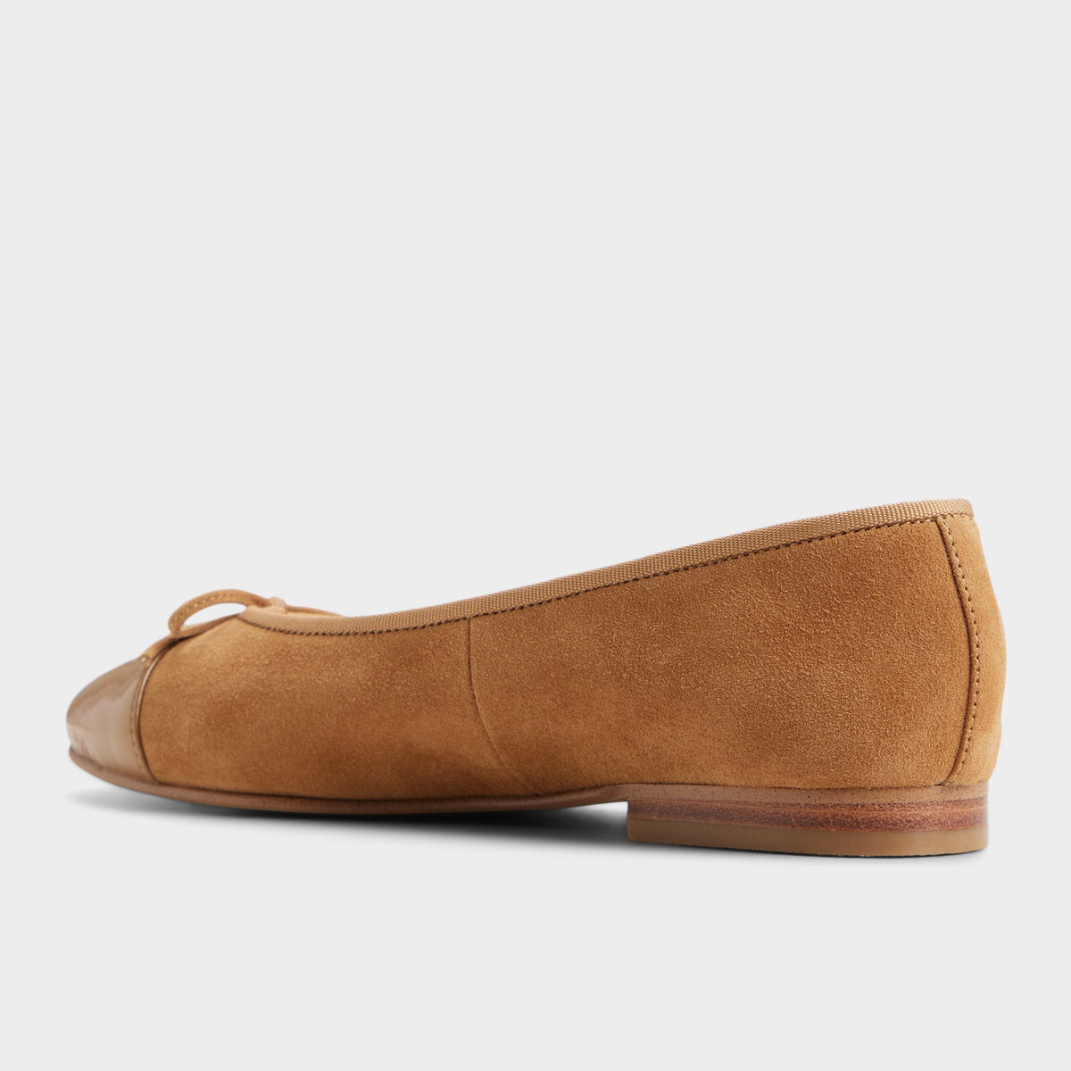 Side view of Sand Flavie