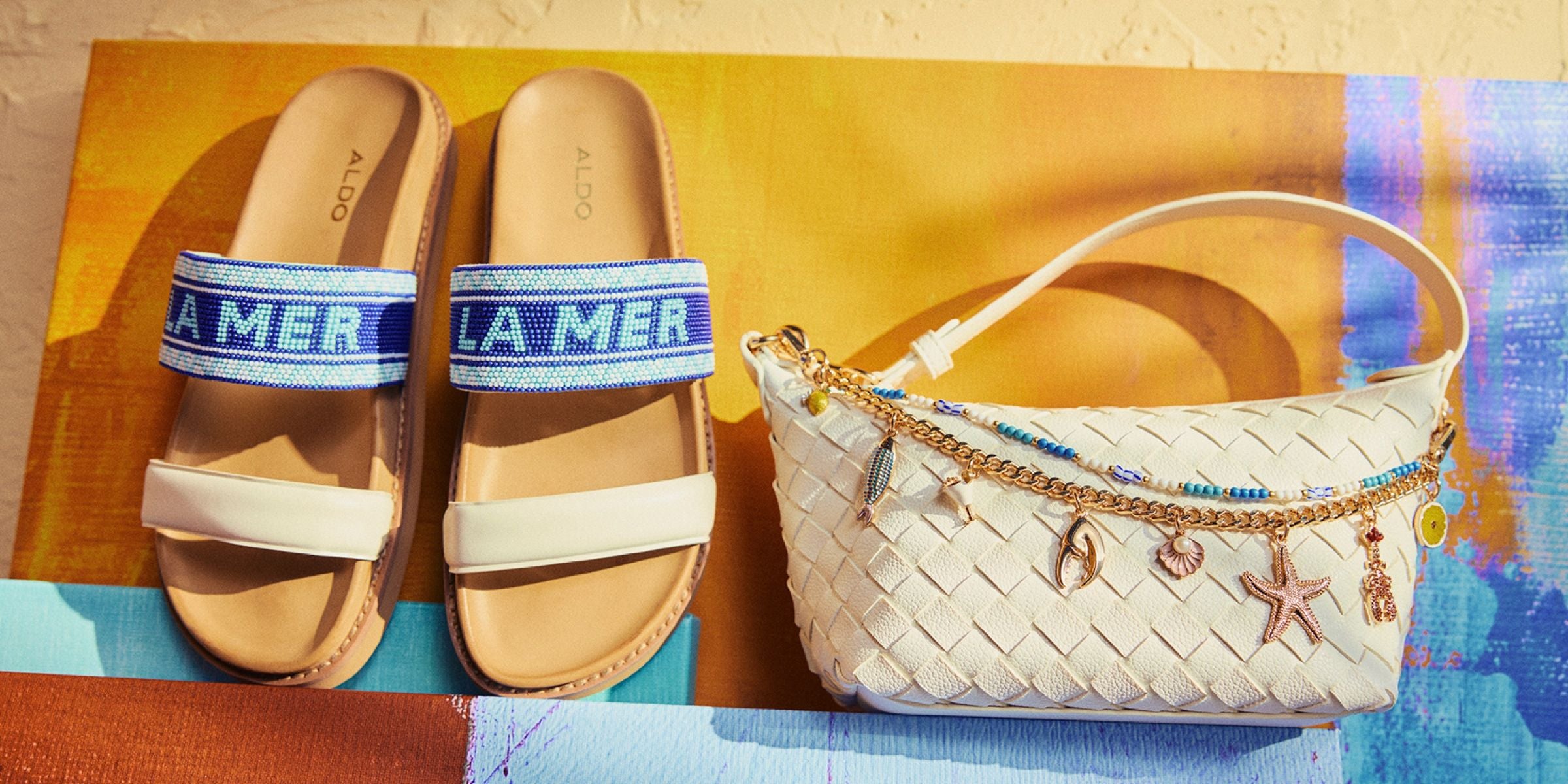 Women's Beachvacay sandals and white Frankiewoven handbag